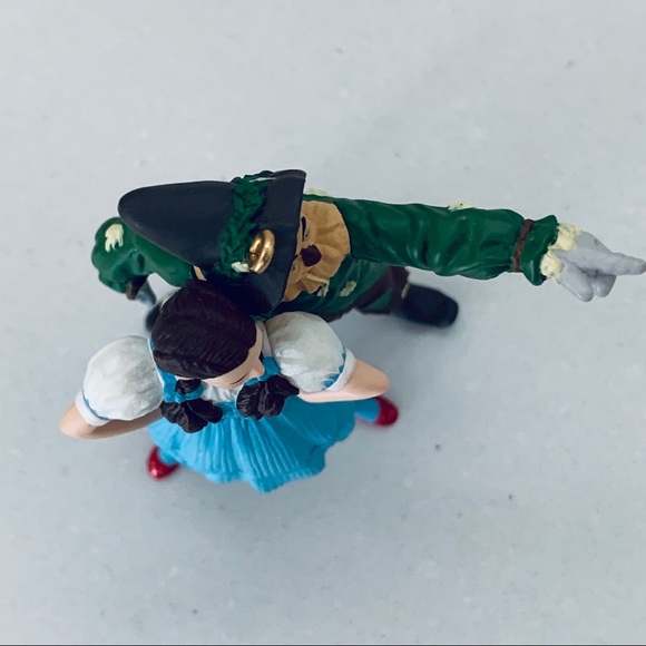 Hallmark Wizard Of Oz Dorothy & Scarecrow NWT - Picture 6 of 11